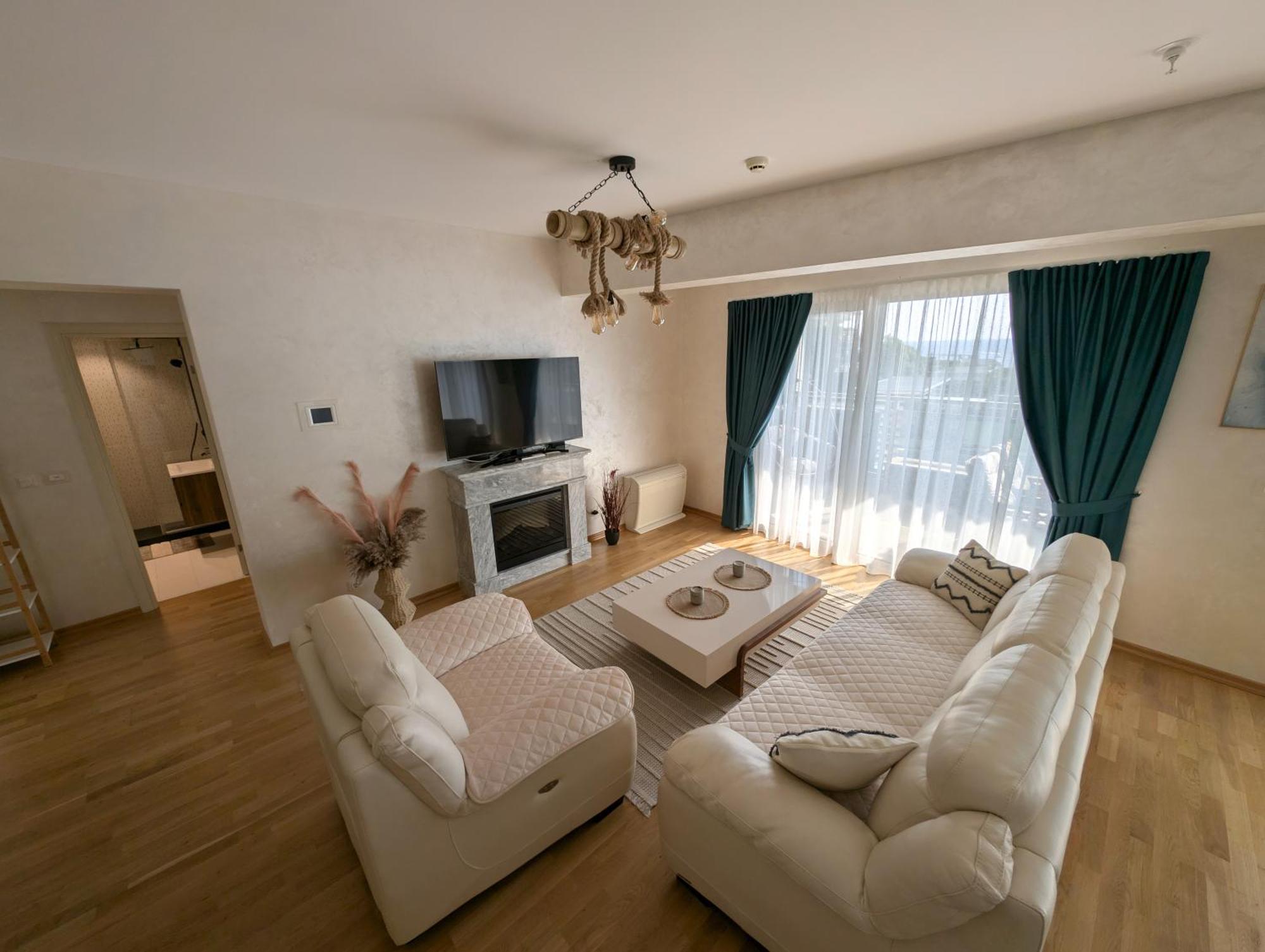 Lux Apartments Harmonia Budva Luaran gambar