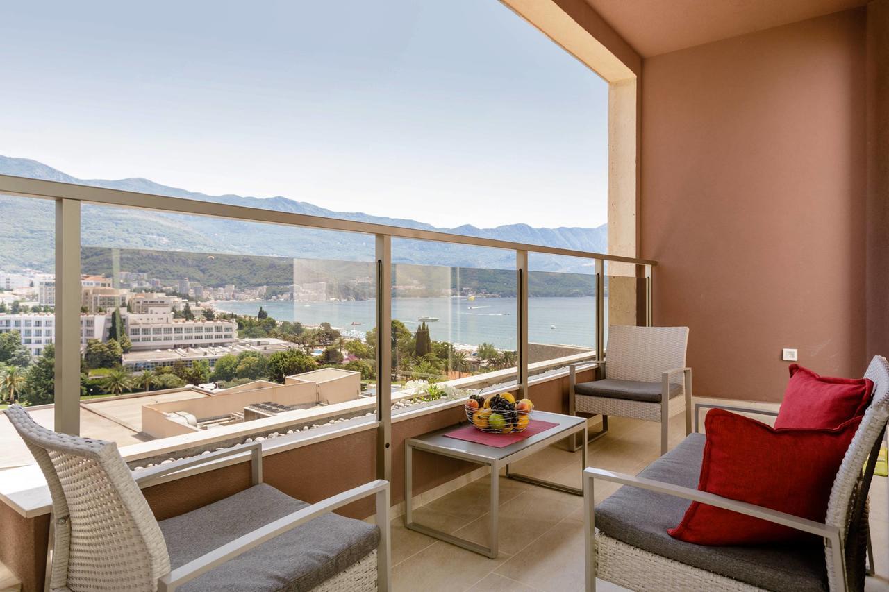 Lux Apartments Harmonia Budva Luaran gambar