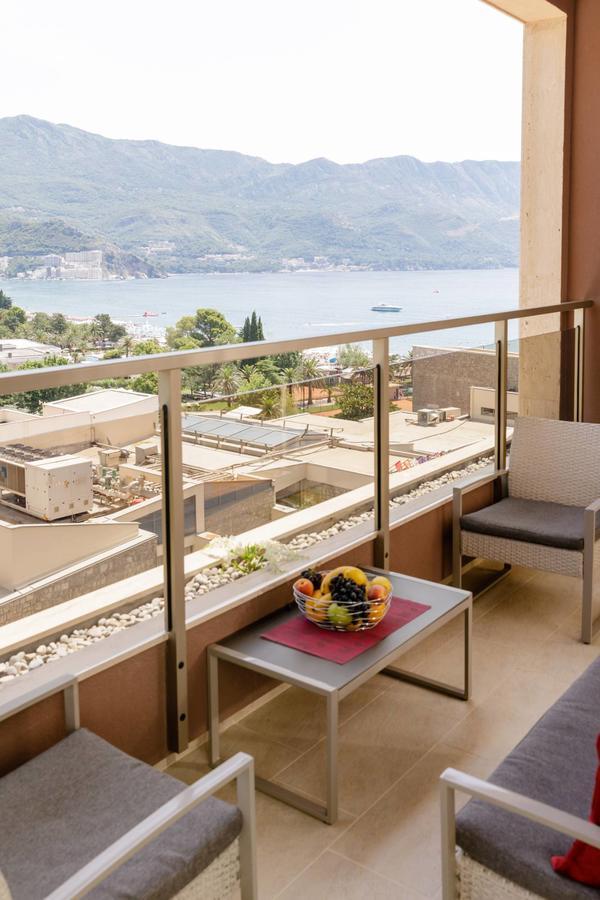 Lux Apartments Harmonia Budva Luaran gambar