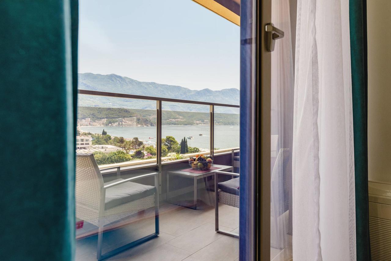 Lux Apartments Harmonia Budva Luaran gambar