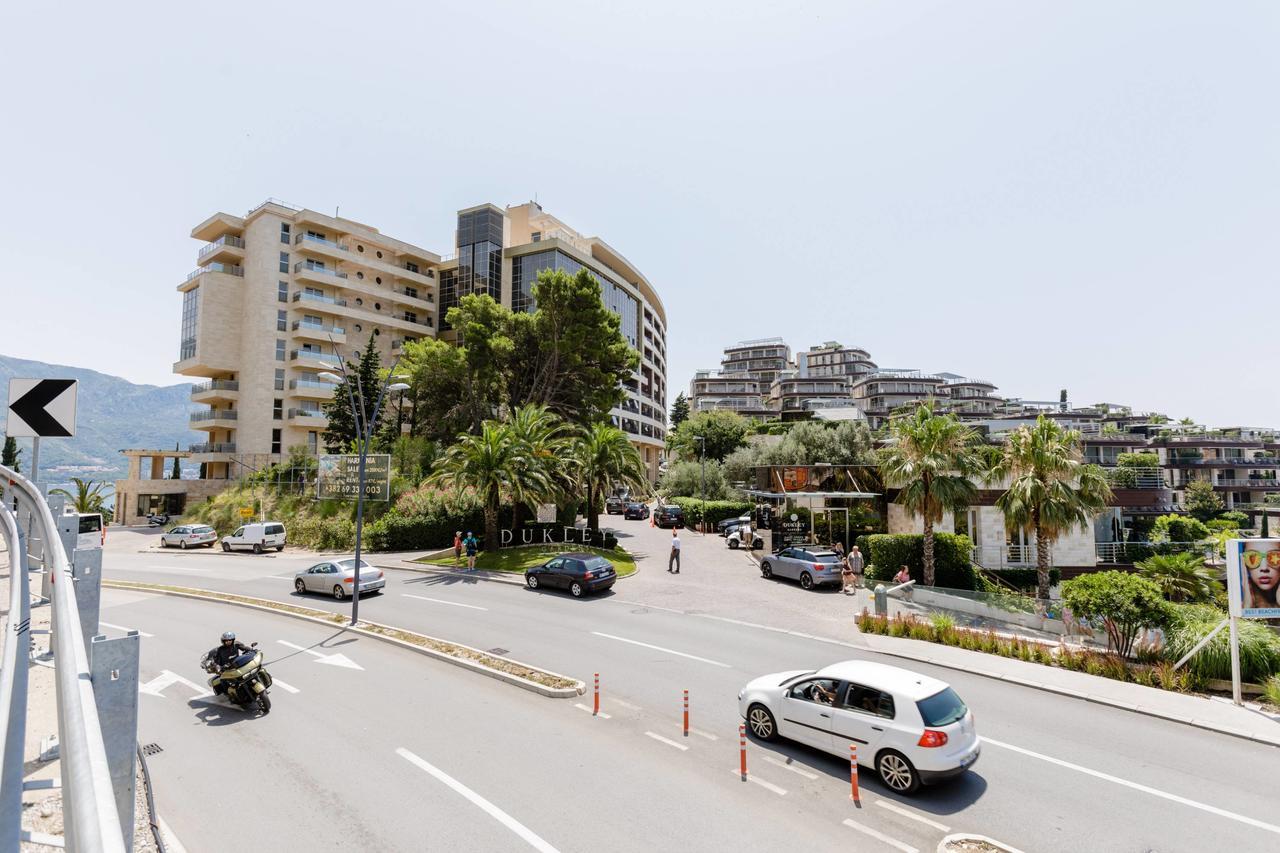 Lux Apartments Harmonia Budva Luaran gambar